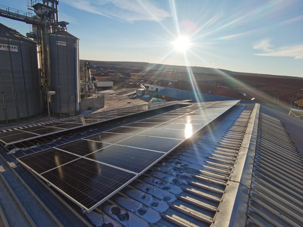 Photovoltaic system with an installed #power of 50.22 kW, consisting of 124units of 405W photovoltaic #panels that will be connected to an #inverter . The system is connected to a 20 kW #storage system consisting of 4 modular batteries. The project also includes a 22kW charging station equipped with 2 sockets, which will operate in parallel with the photovoltaic system and the electrical network present at the location.